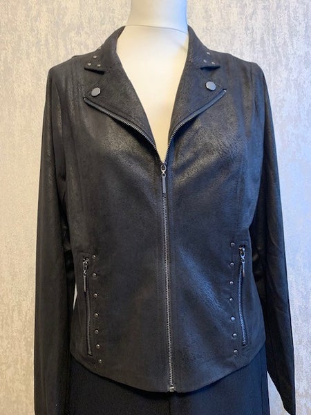 In Front jakku Mapelina