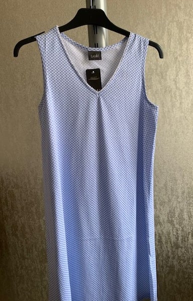 Naisten y&ouml;paita- Trofe