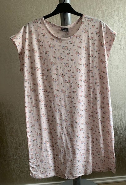 Naisten y&ouml;paita- Trofe